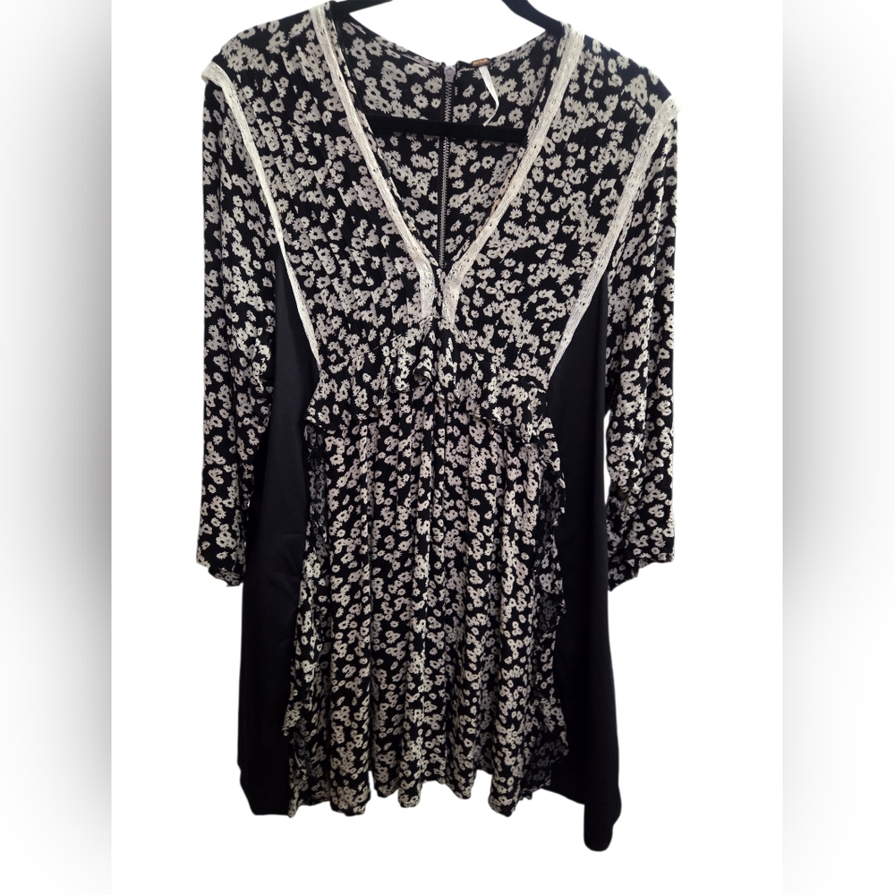 Free People Black and White Floral Lace-Trimmed V-Neck Blouse